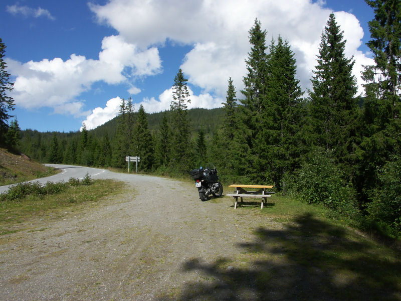 Kleiner Rastplatz neben der Strasse