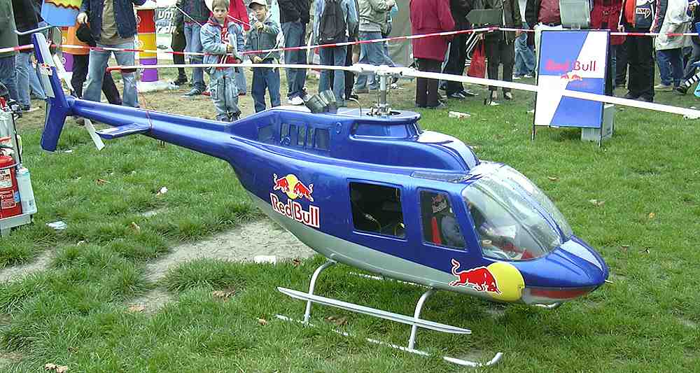 Kleiner Red Bull Hubschrauber.