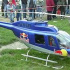 Kleiner Red Bull Hubschrauber.