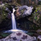 Kleiner romantischer Wasserfall 