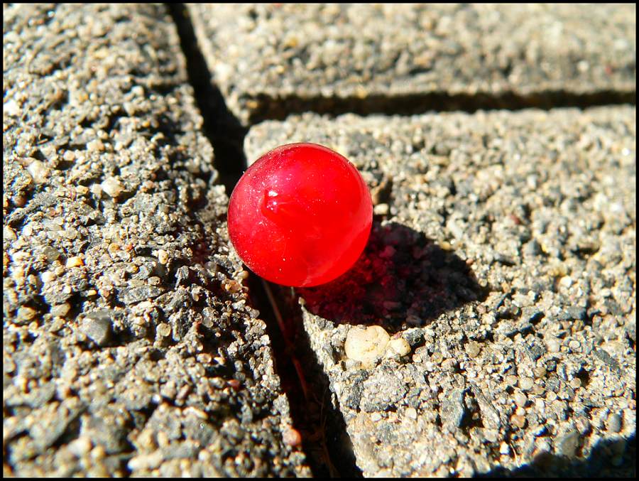 Kleiner, roter Ball... ???