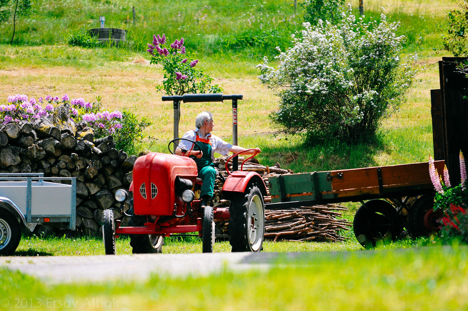 kleiner roter Traktor