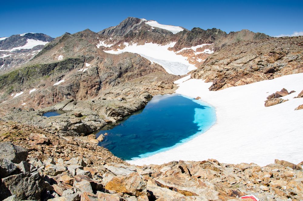 Kleiner Schmelzsee auf dem Weg zur Becherhütte