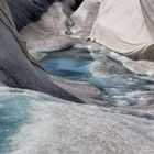 Kleiner Schmelzwasserbach auf einem geschützten Gletscher I