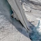 Kleiner Schmelzwasserbach auf einem geschützten Gletscher II