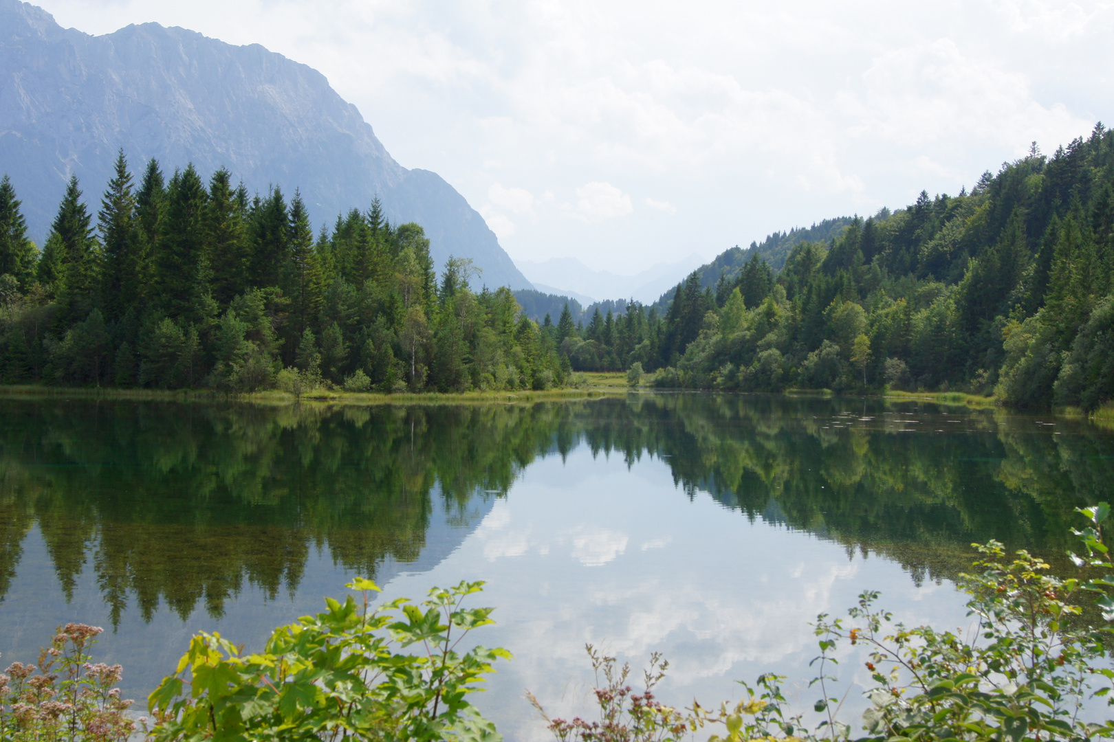 kleiner See in den Bergen