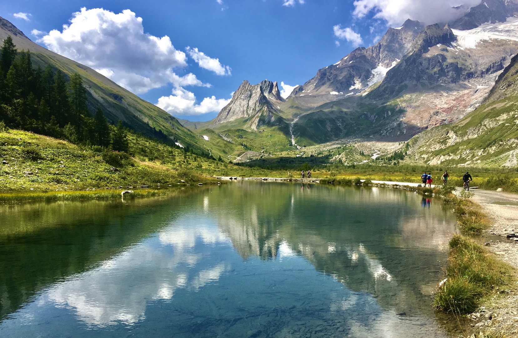 Kleiner See in wunderschöner Natur, Italien 