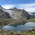 Kleiner See mit Wilder-Freiger-Ferner im Hintergrund (Stubaital)