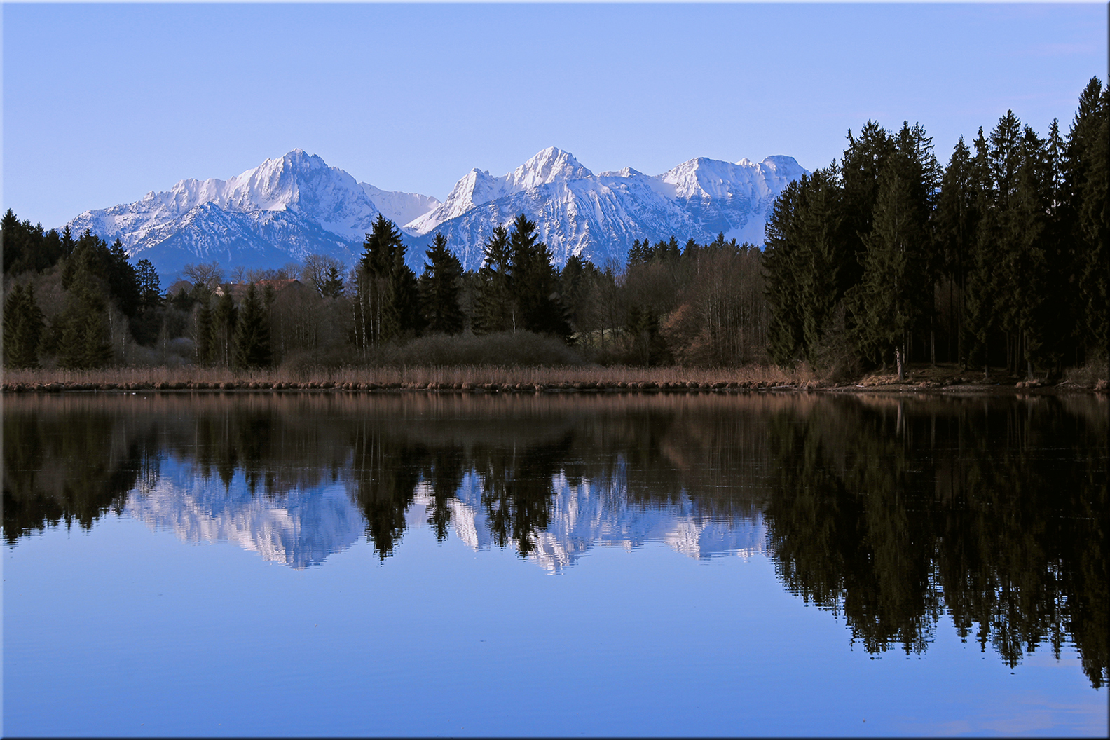 Kleiner See und große Kulisse!