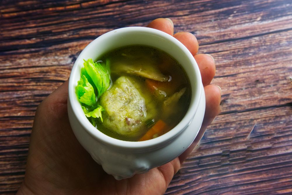 kleiner Suppensnack mit Bröselknödel