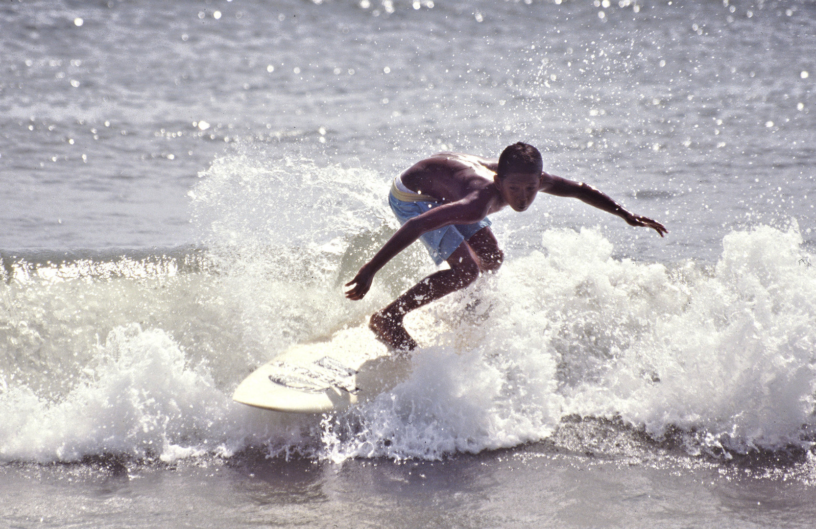 Kleiner Surfer auf Bali