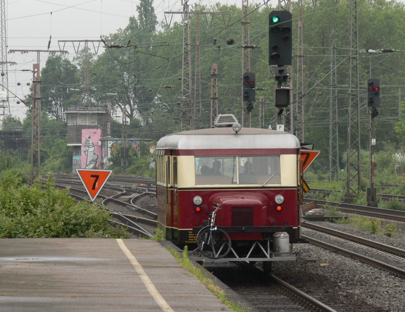 Kleiner Triebwagen wieder auf großer Fahrt