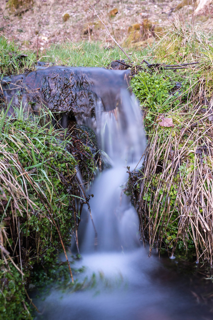 kleiner wasserfall