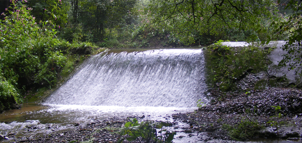 Kleiner Wasserfall