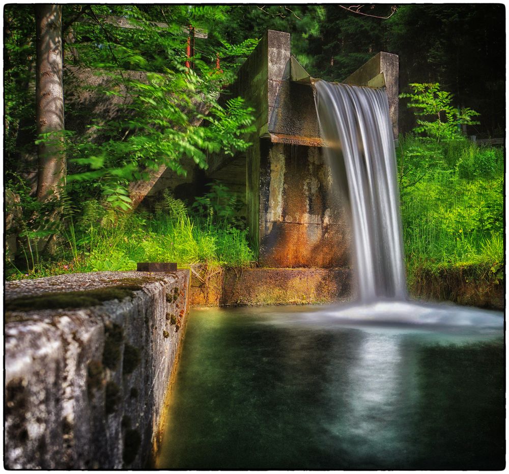 KLEINER WASSERFALL von hartmut kamper 