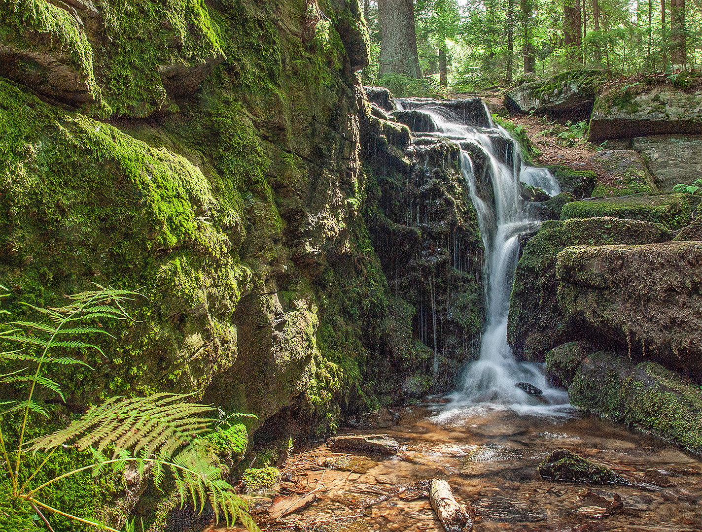 Kleiner Wasserfall