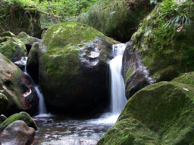 Kleiner Wasserfall