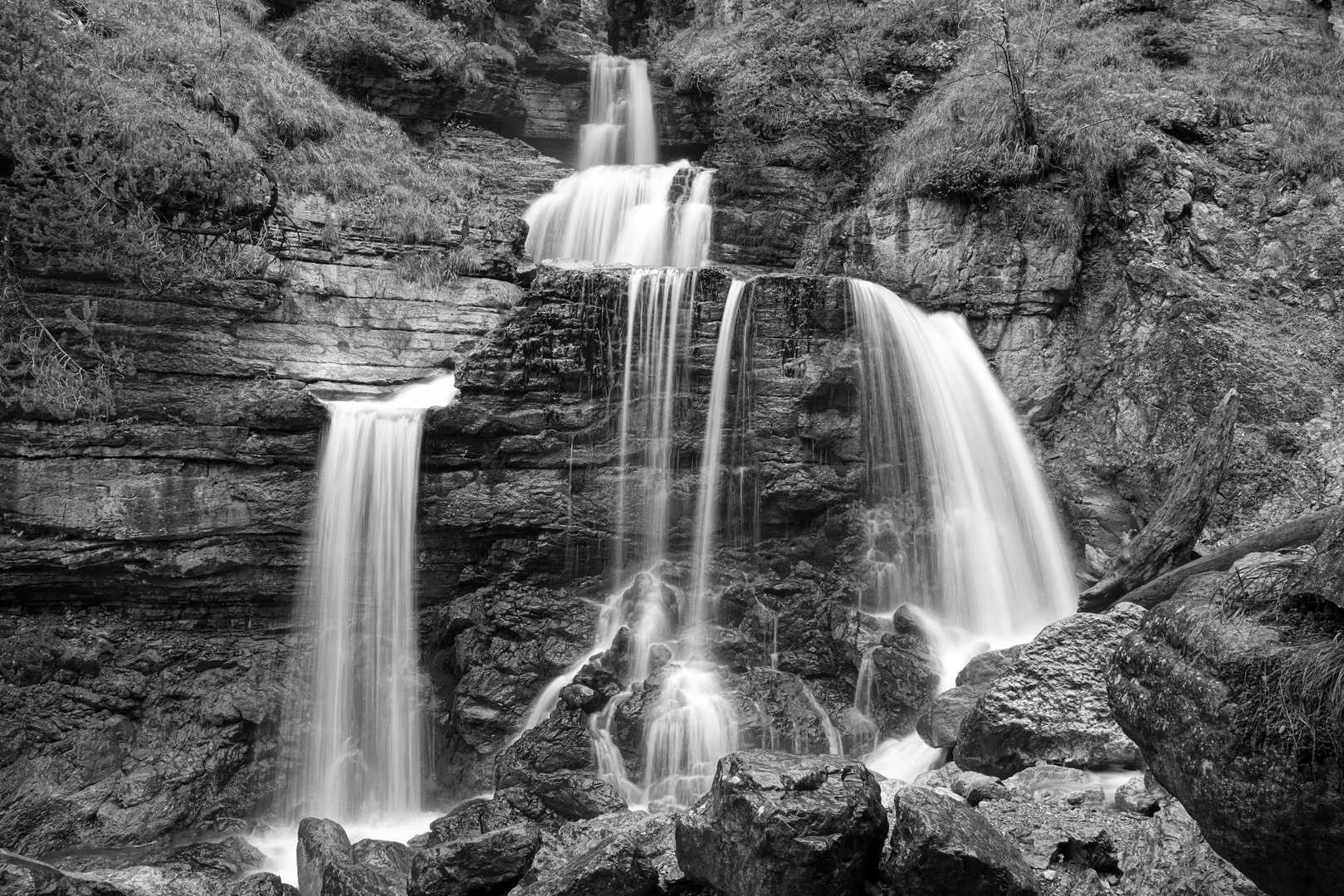 Kleiner Wasserfall am Kuhbach