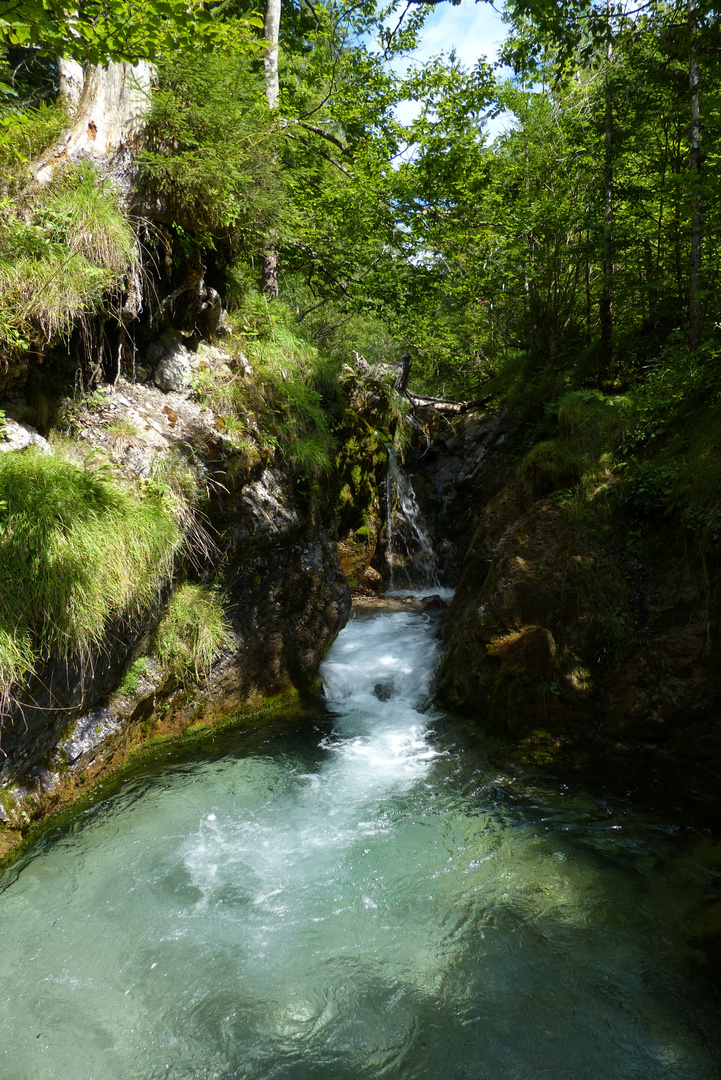 Kleiner Wasserfall auf der Schwaiger-Alm