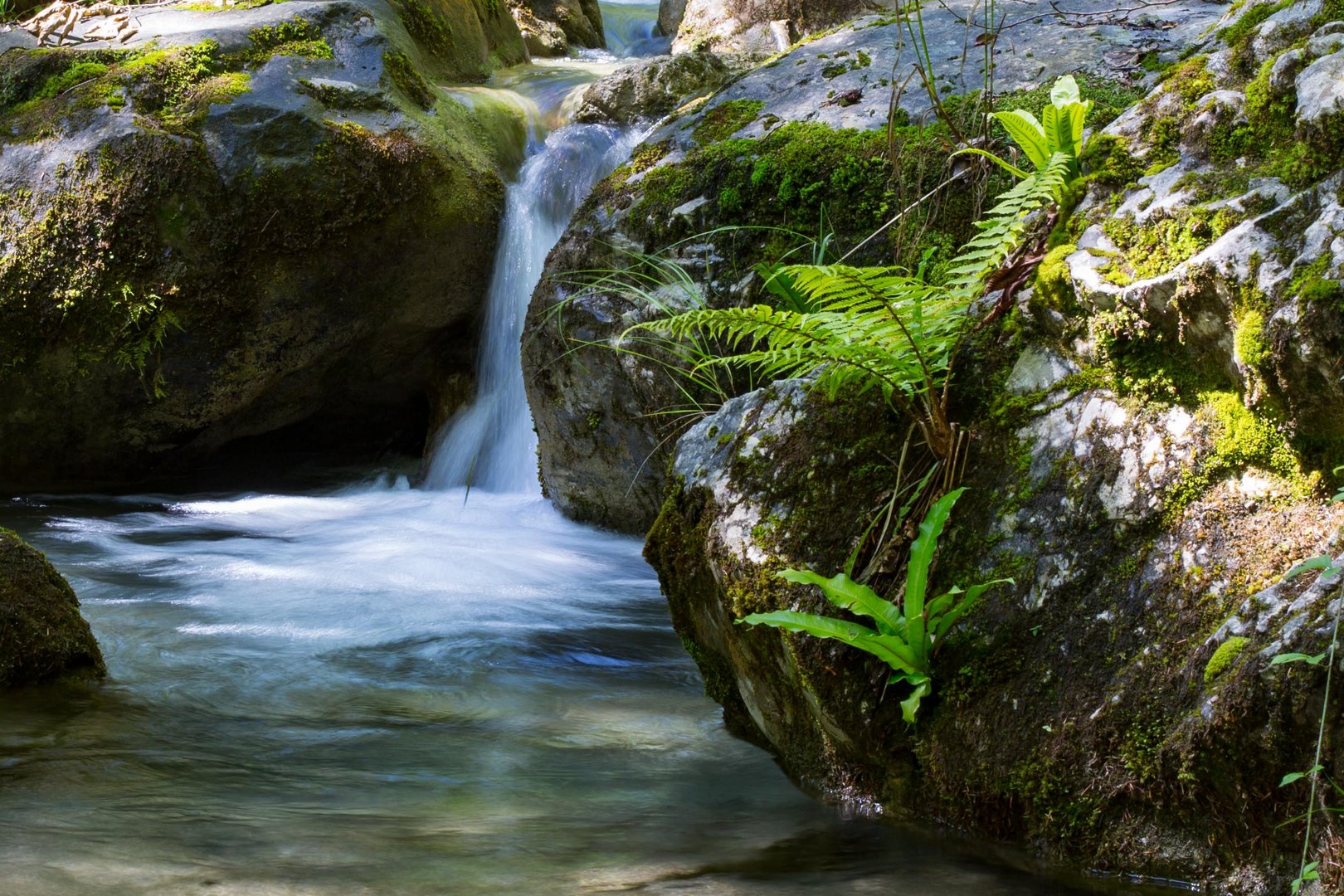 kleiner wasserfall