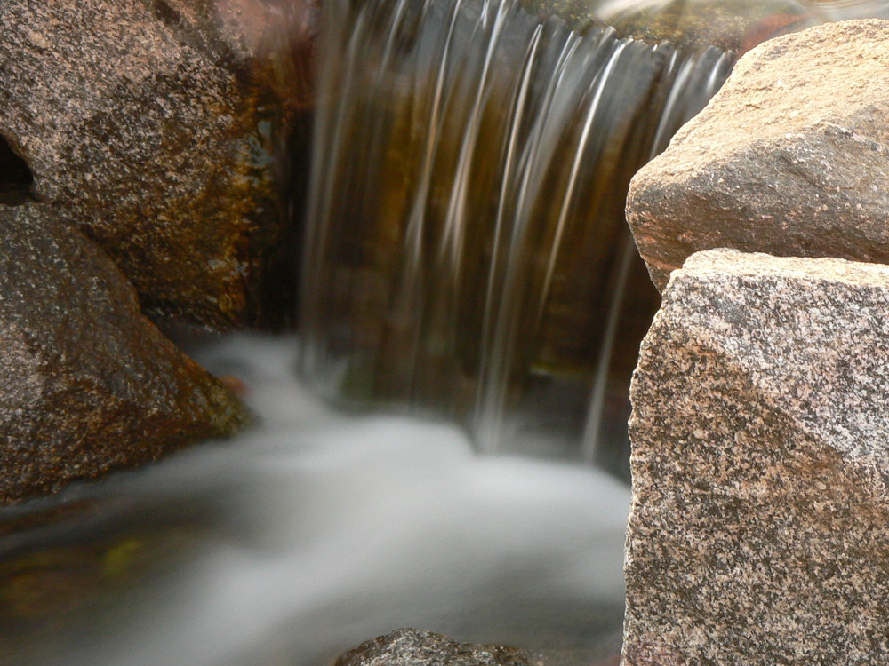 Kleiner Wasserfall im Grüneburgpark/Frankfurt a. M.