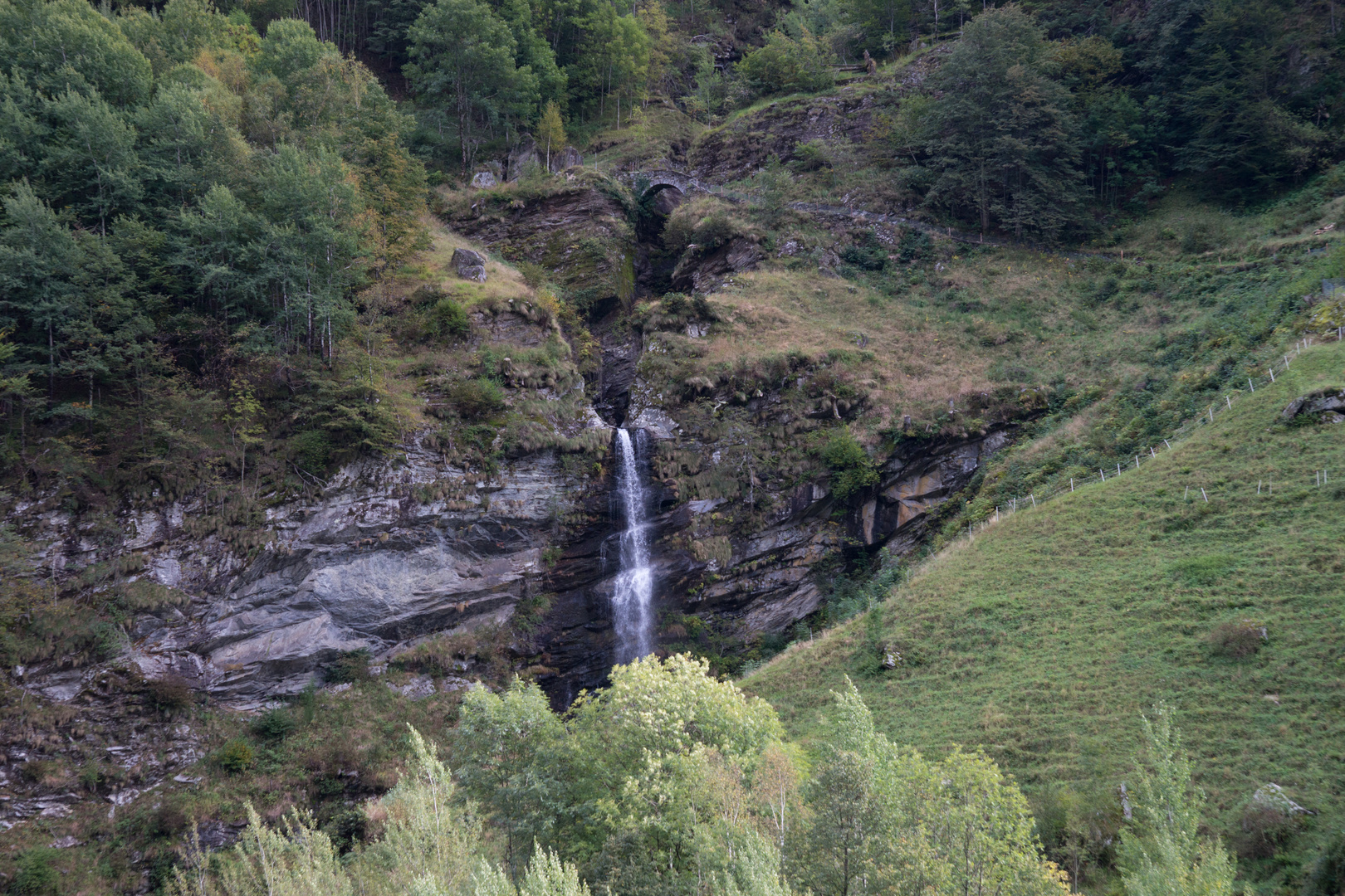 Kleiner Wasserfall im Maggiatal