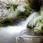 Kleiner Wasserfall im Winter