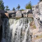 kleiner Wasserfall im Zoo Erlebnispark