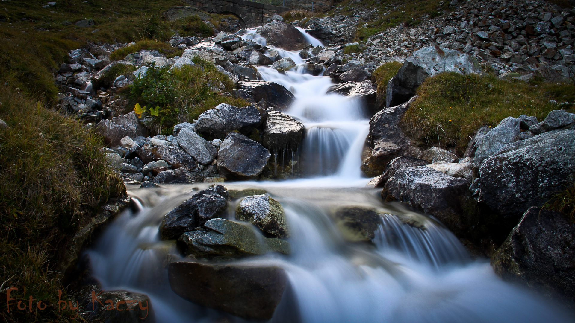 Kleiner Wasserfall in der kleinen Schweiz