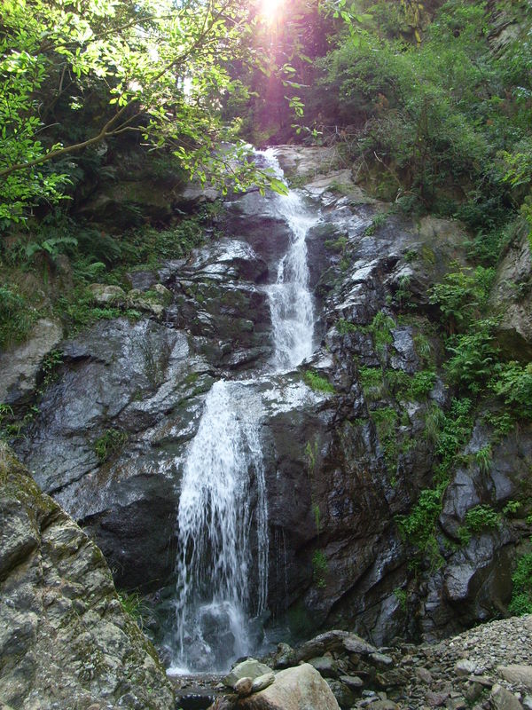 Kleiner Wasserfall in der Nähe von Mörre