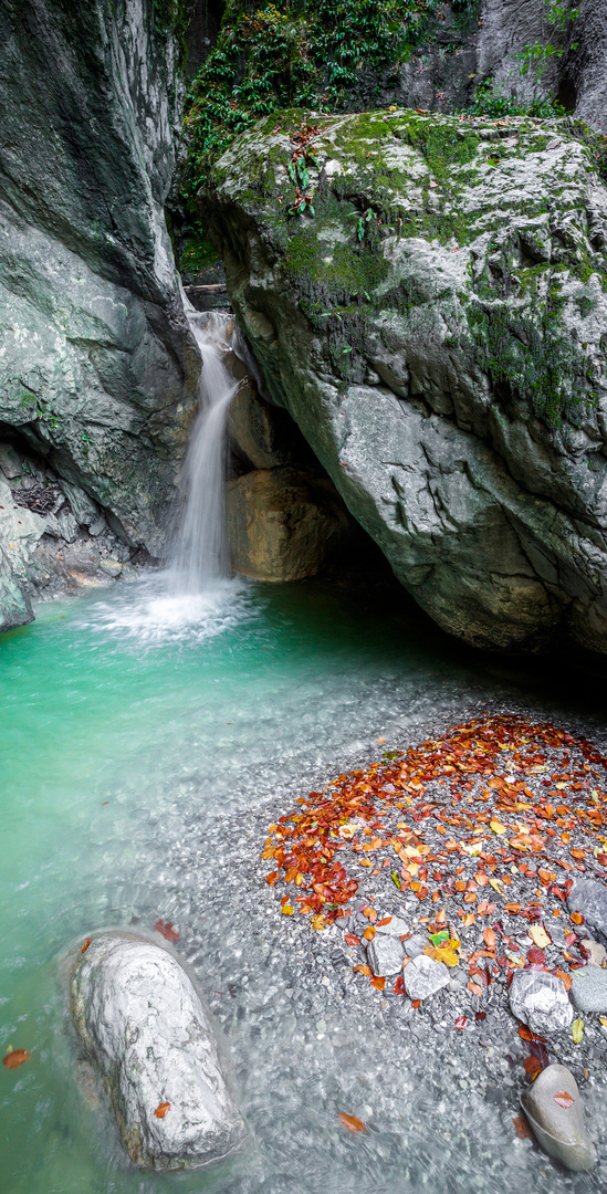 Kleiner Wasserfall in der Örflaschlucht