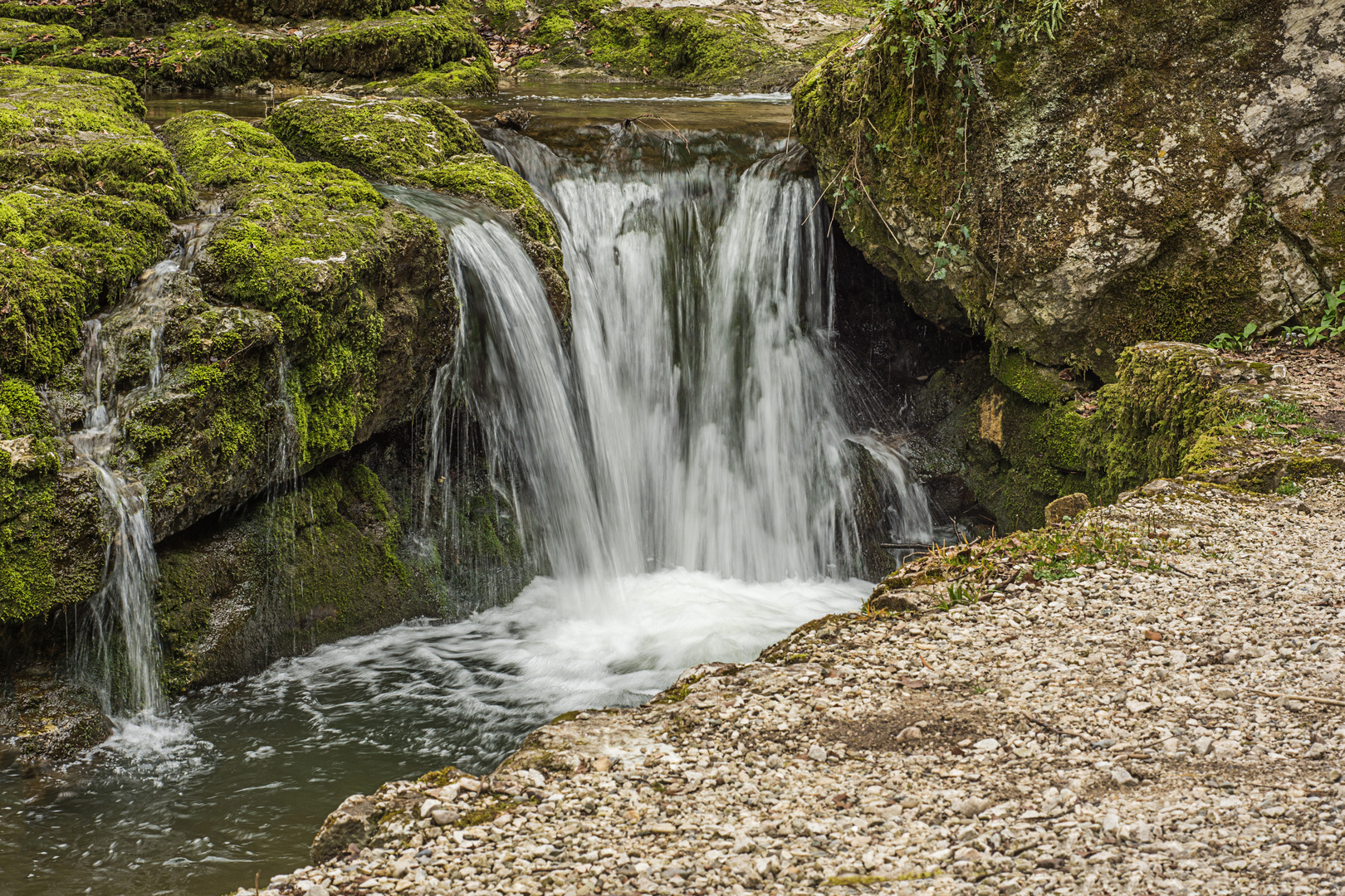  Kleiner Wasserfall in der Verenaschlucht