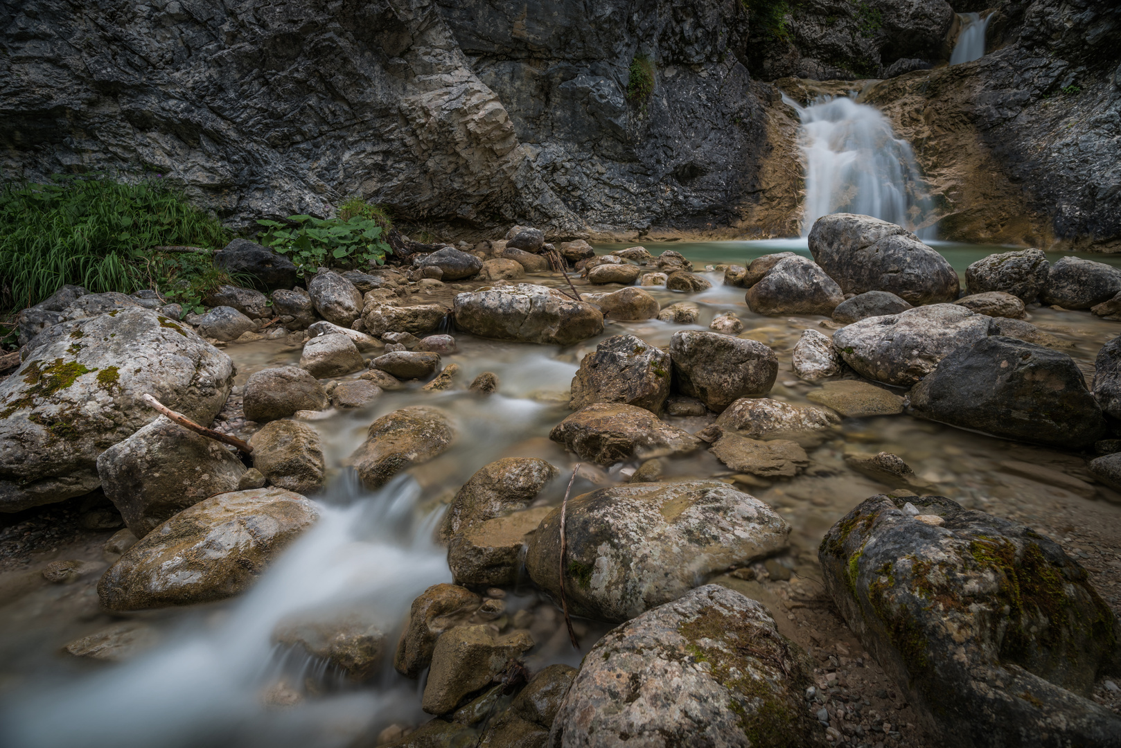 Kleiner Wasserfall mit Auffangbecken in Österreich Nr. 2