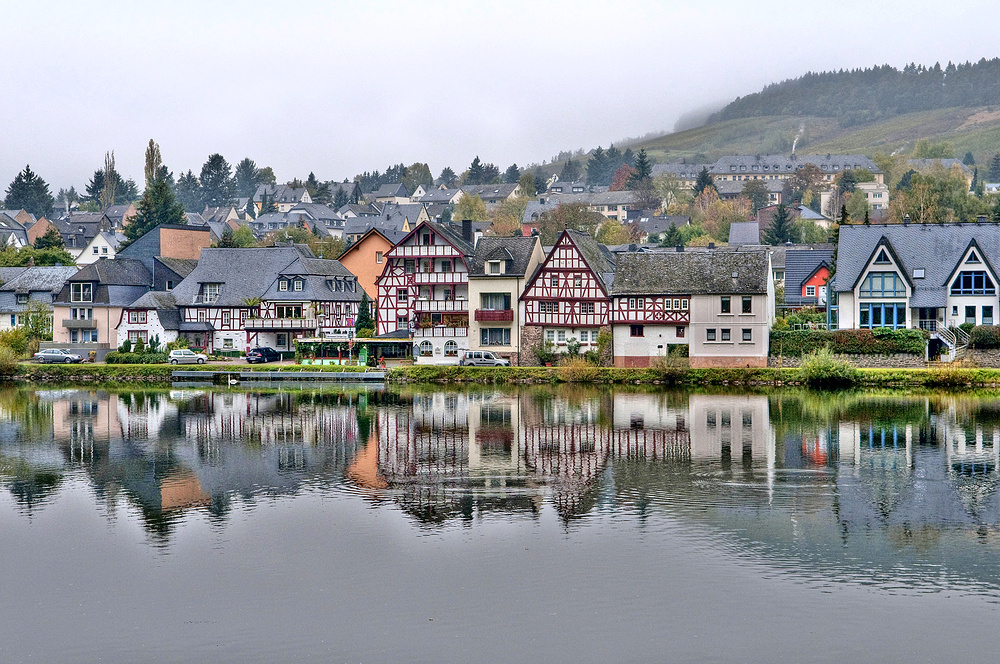 Kleiner Weinort an der Mosel