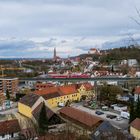 Kleiner Zug auf großer Brücke