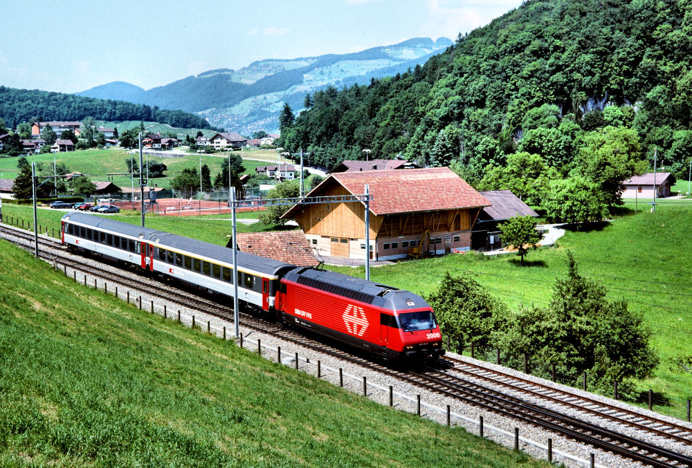 Kleiner Zug in großartiger Landschaft