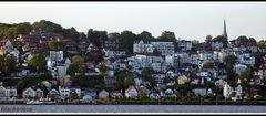 ... kleines armes Fischerdorf am nördlichen Ufer der Elbe !