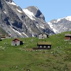 Kleines Bergdorf in Norwegen