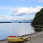 Kleines Boot am Fjord