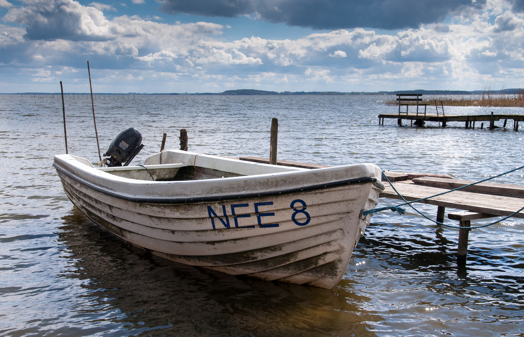 Kleines Boot im Hafen von Neeberg 1