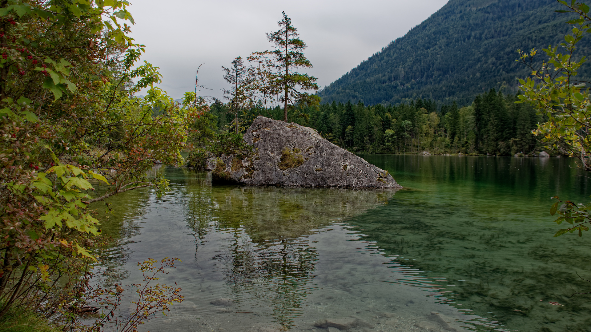 kleines Felseneiland - gespiegelt