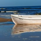 Kleines Fischerboot am Strand auf Usedom