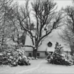 Kleines Häuschen im Schnee ...