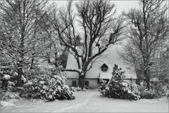 Kleines Häuschen im Schnee ...