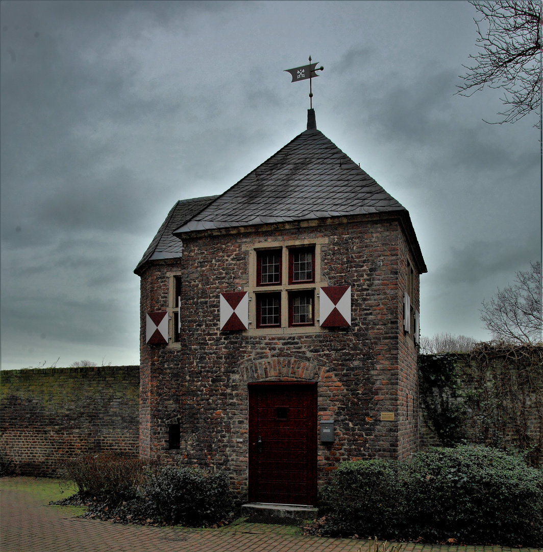 kleines Haus in der Stadtmauer von Xanten