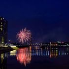 Kleines Kirmesfeuerwerk am Düsseldorfer Medienhafen