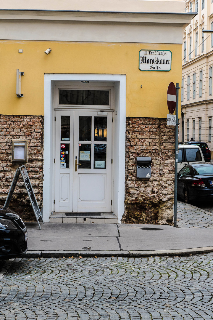 Kleines Lokal unweit der Reifen-Service-Werkstätte