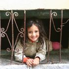 kleines marokkanisches Mädchen in der Altstadt von Tanger