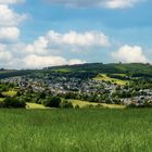 Kleines Städtchen im waldigen Sauerland