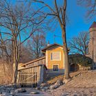 Kleines Wasserwerk bei Sonnenuntergang in Chieming